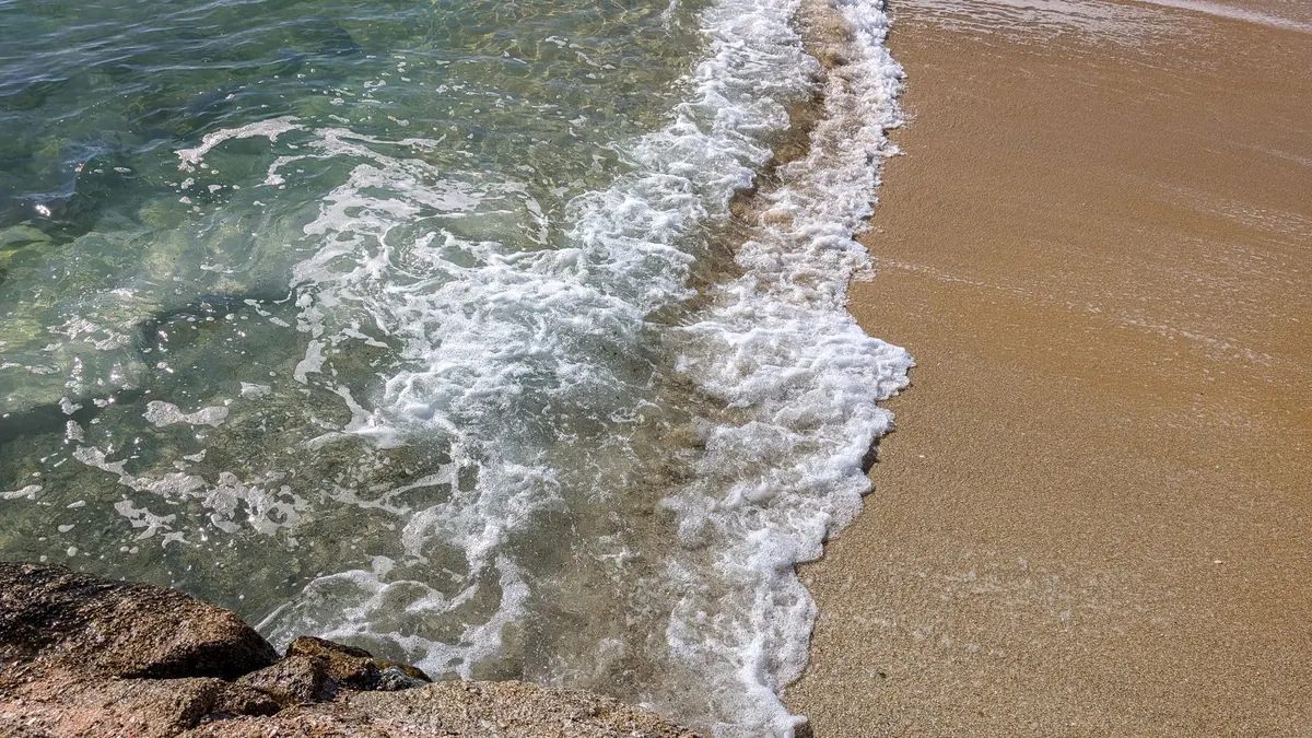 How to Read UK Tide Tables Before a Coastal Walk